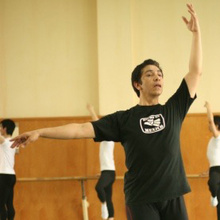 Eloy Barragán dancing in a studio