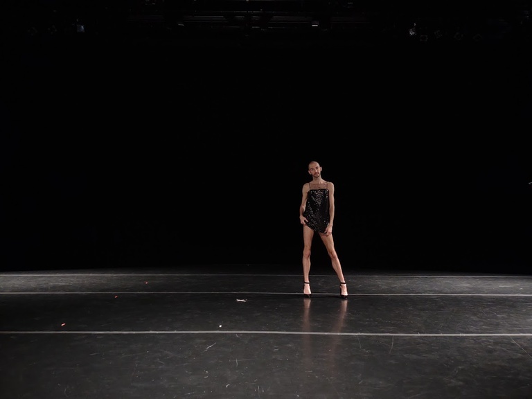 Seant Thomas Boyt dancing on stage.