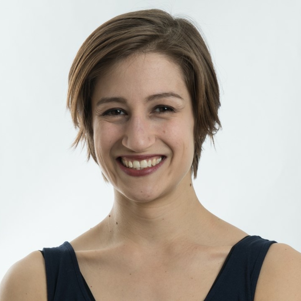 Jenn Pray headshot