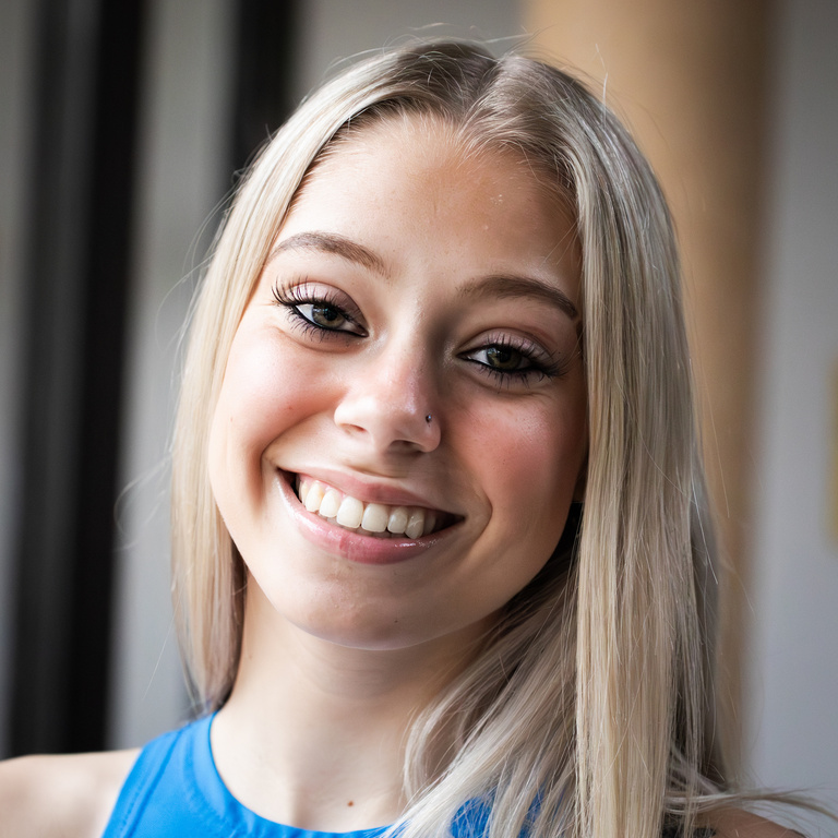Evelyn Becker headshot